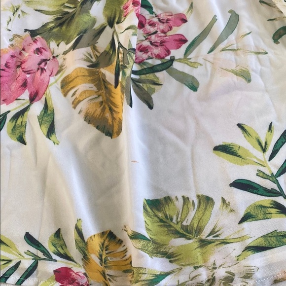 NY & Co. Tropical Printed Pleated Tank - Picture 3 of 7